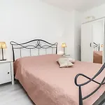 Sandra *